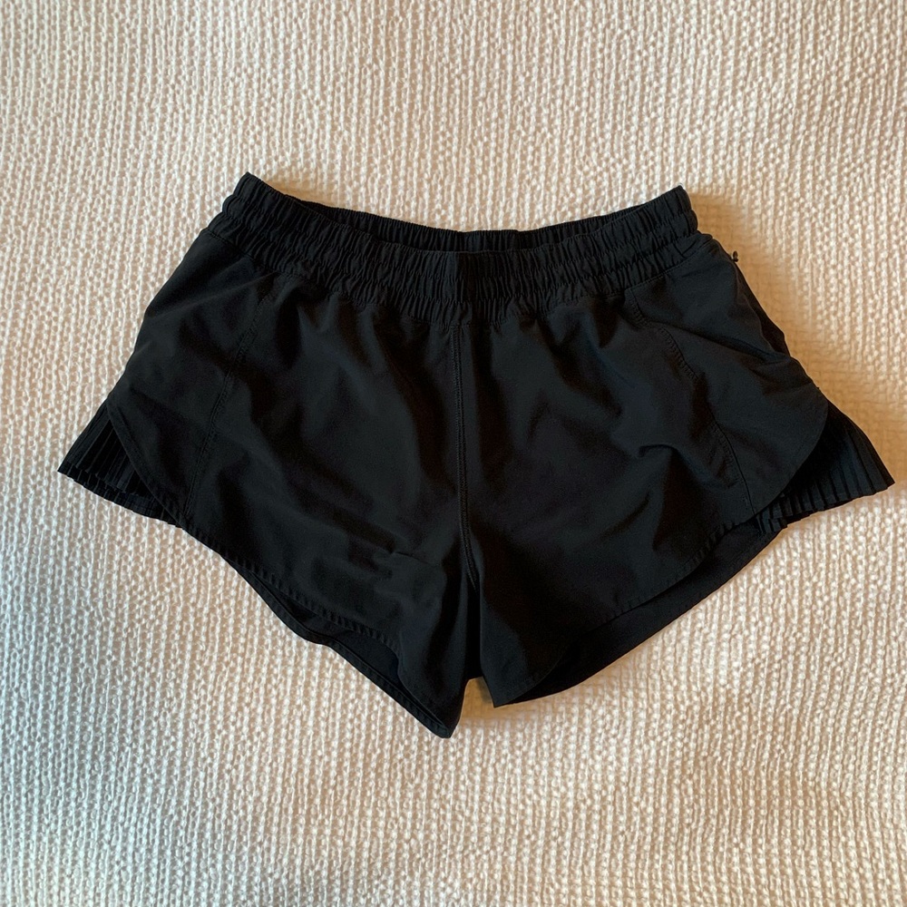 Lululemon Shorts with pleat detail size 6